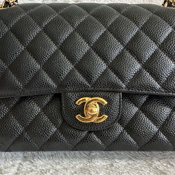 Classic medium flap bag - Picture 8 of 17